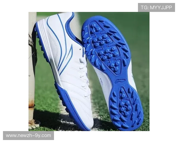 以足球拍摄鞋为焦点探索速度力量与激情的完美融合 以足球拍摄鞋为焦点探索速度力量与激情的完美融合